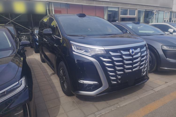 Used Denza D9 2025 DM-i Smart Drive 1020 Four-Wheel Drive Deluxe Model
