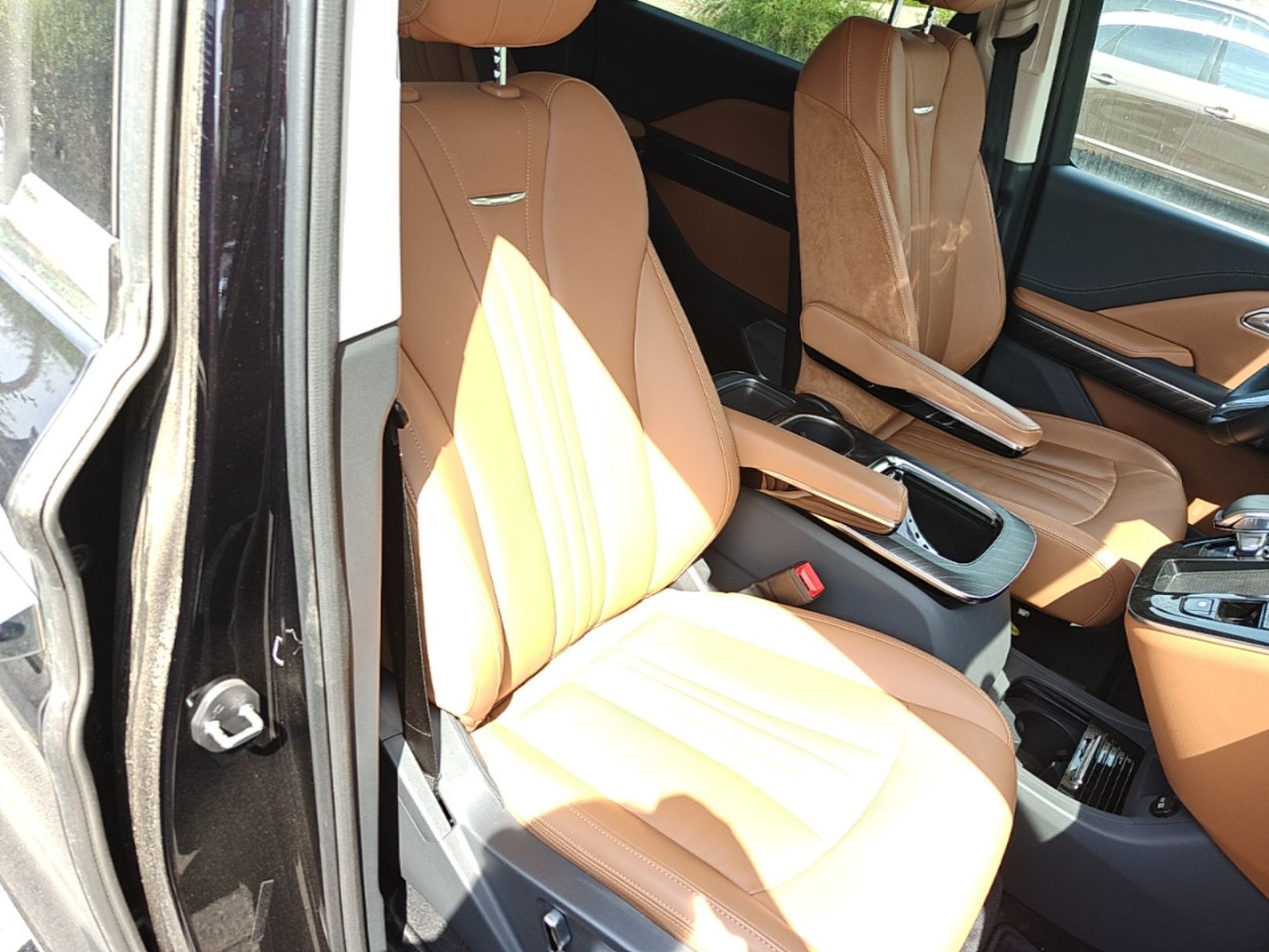 Hongqi HQ9 PHEV 2024 2.0T Four-Wheel Drive Business Edition — снимка 19