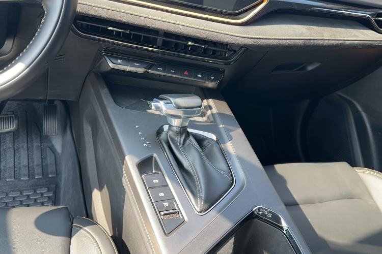 Used CHANGAN OSHAN X5 PLUS 2023 Revised 1.5T DCT Pioneer Edition Gear Lever