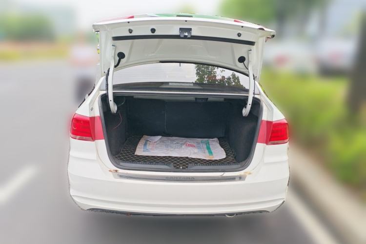 Used Volkswagen Santana 2016 1.6L Manual Fashion Edition Trunk