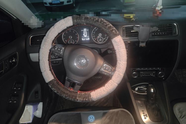 Used Volkswagen Sagitar 2014 Revised Version 1.4TSI Automatic Luxury Edition Steering Wheel