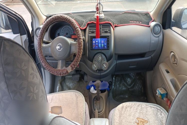 Used Nissan Sunny 2011 1.5XE CVT Comfort Edition Center Console