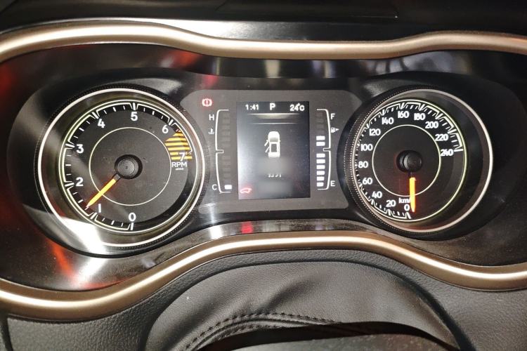 Used Jeep Cherokee 2016 2.4L Leading Edition
