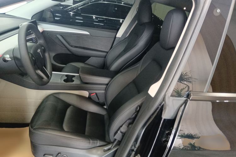 Used Tesla Model Y 2023 Rear-Wheel-Drive Version Left Front Seat