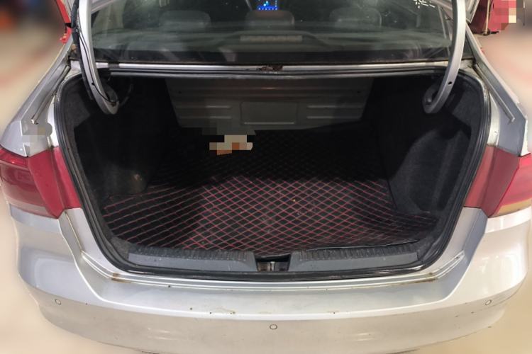 Used Volkswagen Santana 2015 1.6L Manual Comfort Edition Trunk