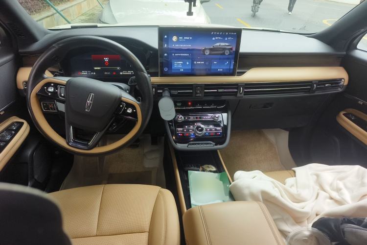 Used Lincoln Corsair 2022 2.0T Two-Wheel Drive Luxury Edition Center Console