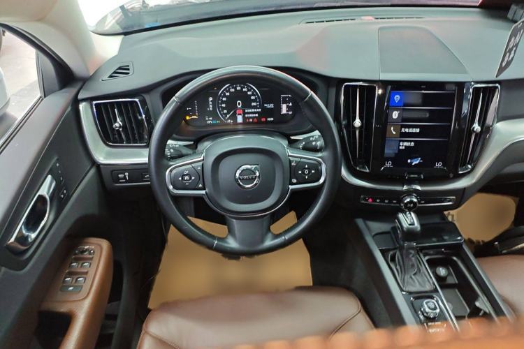 Used Volvo XC60 2019 T5 4x4 Smart Edition China VI Standard