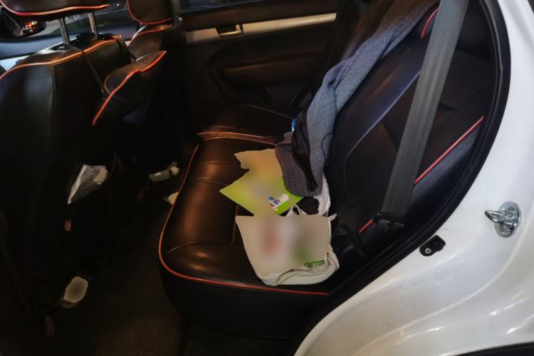 Used Kia Sorento 2013 2.4L 5-Seater Gasoline Comfort Edition Left Rear Seat