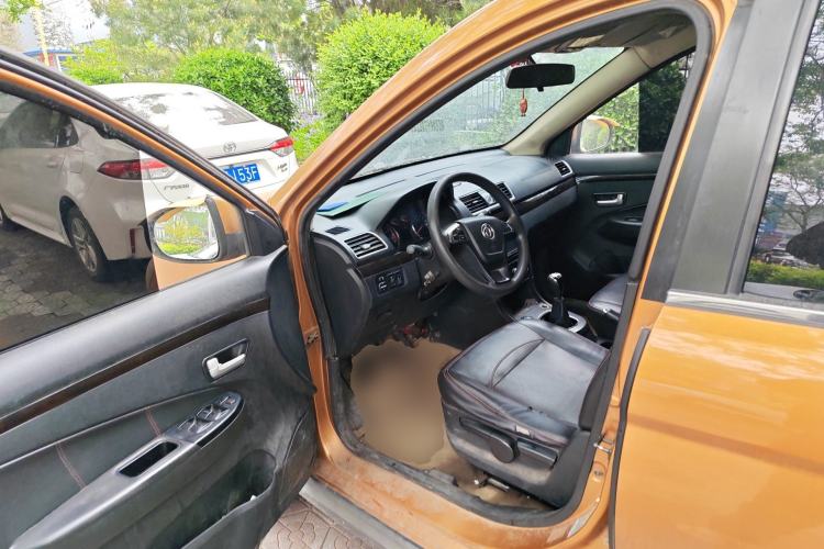 Used Dongfeng Fengon 360 2015 1.3T Diesel Manual Luxury 7-Seater Driver Seat