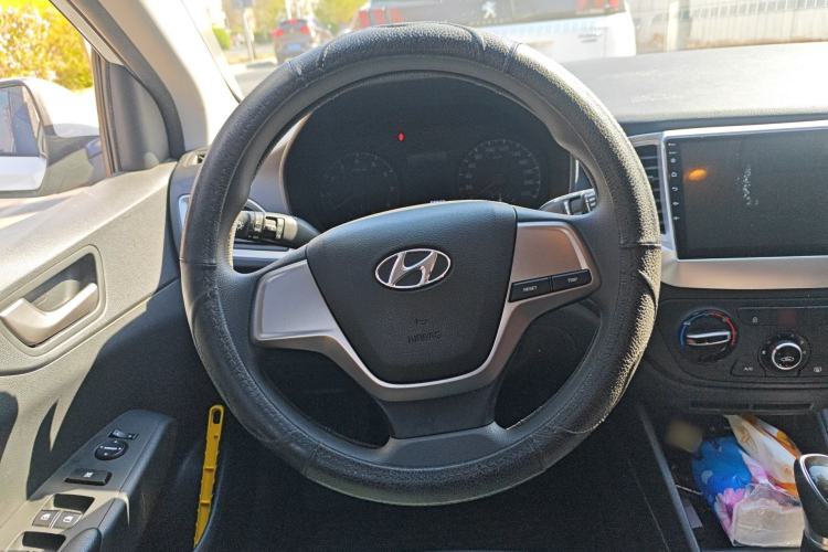 Used Hyundai Verna (new generation) 2016 1.4L Automatic Cool Edition GLS Steering Wheel