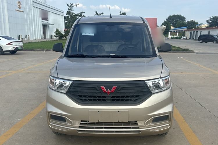 Used Wuling Hongguang V 2022 1.5L Jingqu Edition Enclosed-Window Vehicle with Hydraulic Power Steering LAR