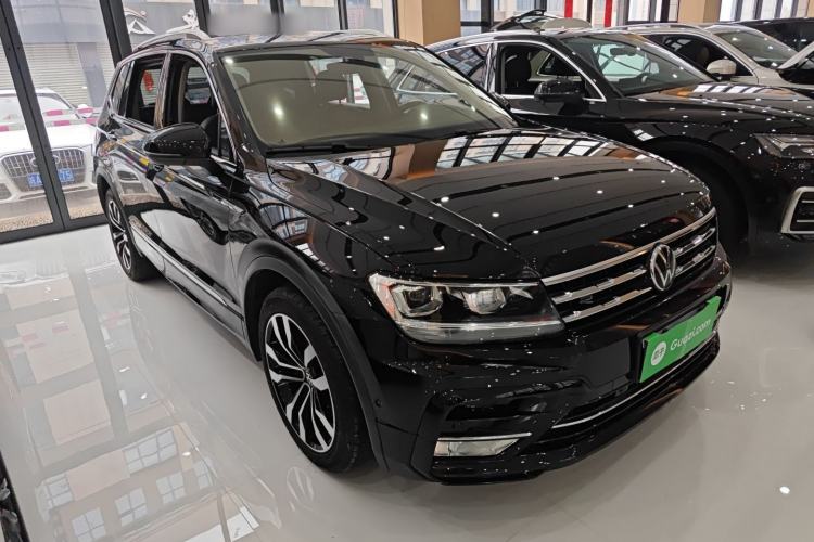 Used Volkswagen Tiguan L 2021 330TSI Automatic Two-Wheel Drive R-Line Enhanced Edition Front Right 45 Deg