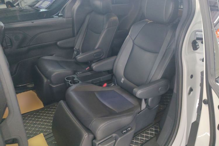 Used Toyota Sienna 2024 2.5L Hybrid Four-Wheel Drive Prestige Edition
