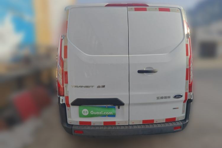 Used Ford Transit 2017 2.0T Diesel Van Short Wheelbase Low Roof China IV Standard
