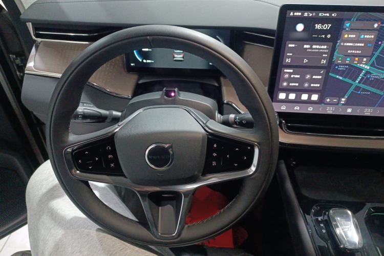 Used Volvo EM90 2025 Ultra Six-Seater
