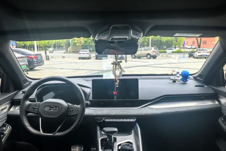 Used Geely Auto Preface 2023 2.0TD "Only This Verdant Green" Edition Center Console