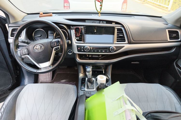 Used Toyota Highlander 2018 2.0T Four-Wheel Drive Luxury Edition 7 Seats China V Emission Standard
