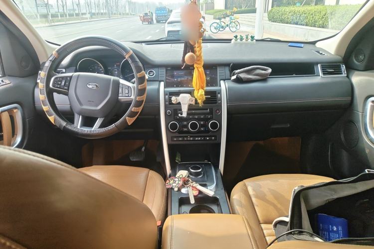 Used Land Rover Discovery Sport 2018 240 PS HSE LUXURY Edition Center Console