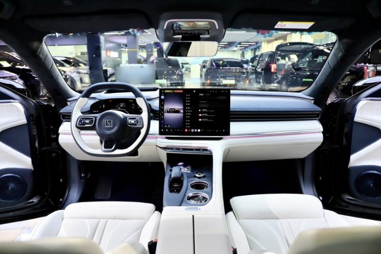 Used Zeekr 001 2026 95° All-Wheel-Drive Max Edition Interior 8