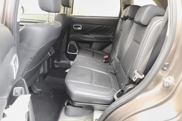 Used Mitsubishi Outlander 2019 2.0L Two-Wheel Drive Comfort Edition 5 Seats China VI Standard