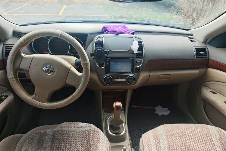 Used Nissan Sylphy 2009 1.6XE Manual Comfort Edition Center Console