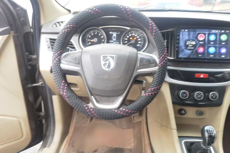 Used Baojun 730 2016 Revised 1.5L Manual Standard Version 7 Seats China V Emission Standard Steering Wheel