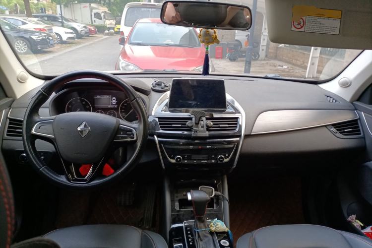 Used BORGWARD BX5 2017 20TGDI Automatic Two-Wheel Drive Pioneer Edition Center Console