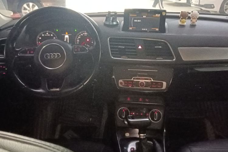 Used Audi Q3 2016 35 TFSI Fashion Model Center Console