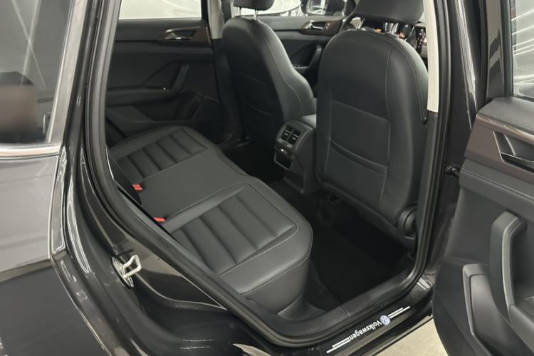 Used Volkswagen Tharu 2022 280TSI Two-Wheel-Drive Luxury Edition Interior 9