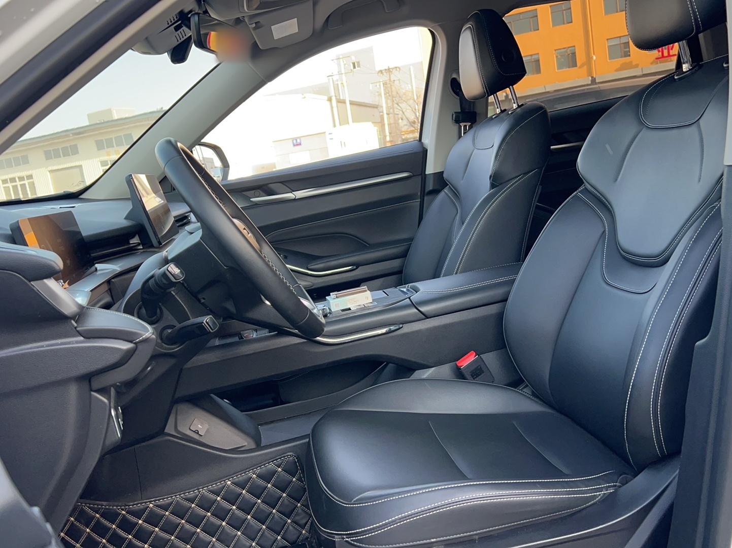 Переднее сиденье в автомобиле