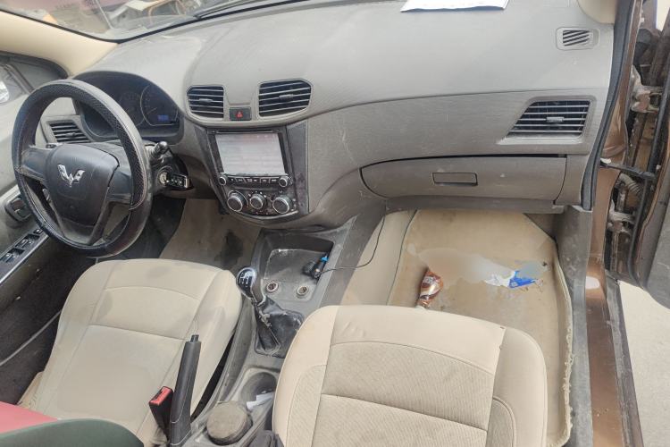 Used Wuling Hongguang 2014 1.5L S Standard Version
