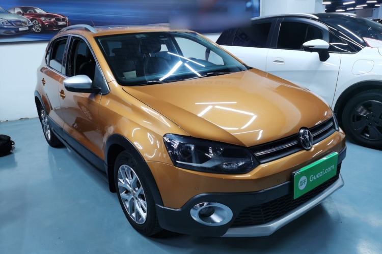 Used Volkswagen Polo 2014 1.6L Cross Polo Automatic Front Right 45 Deg