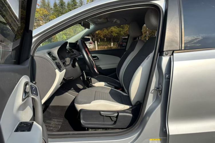 Used Volkswagen Polo 2014 1.6L Automatic Comfort Edition
