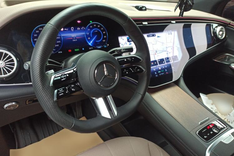 Used Mercedes-Benz EQE SUV 2024 500 4MATIC Flagship Edition Center Console