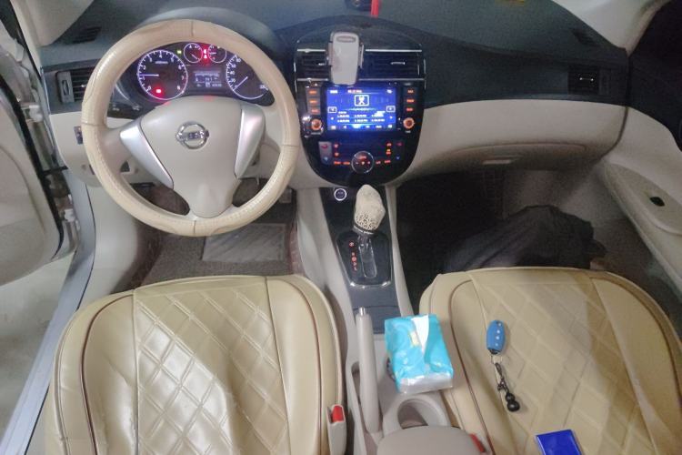 Used Nissan Tiida 2011 1.6L CVT Smart Version Center Console