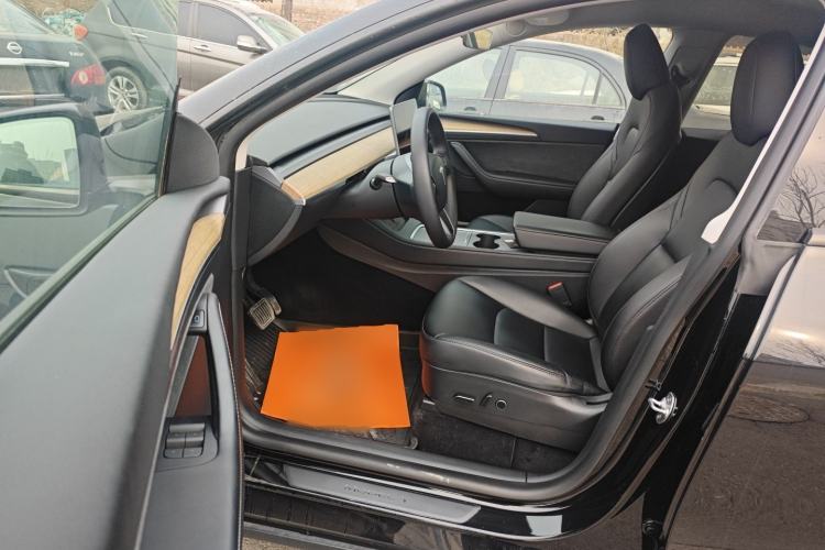 Used Tesla Model Y 2022 Long-Range All-Wheel-Drive Version