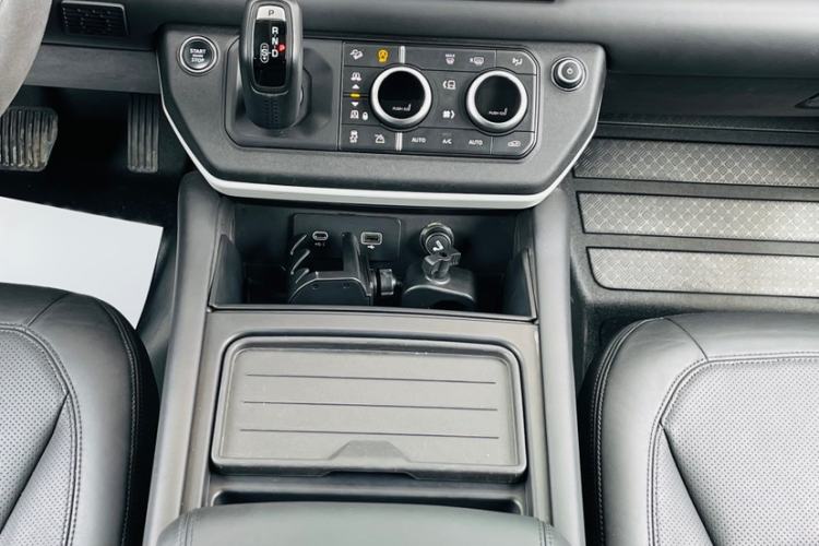 Used Land Rover Defender 2023 Facelift 90 3.0T P400 XS Interior 5