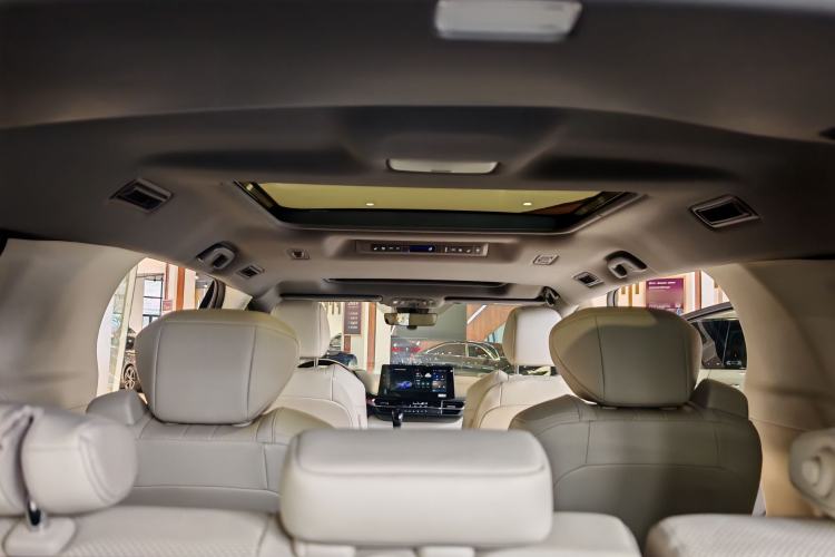 Used Toyota Granvia 2024 2.5L Hybrid Prestige ULTRA Edition