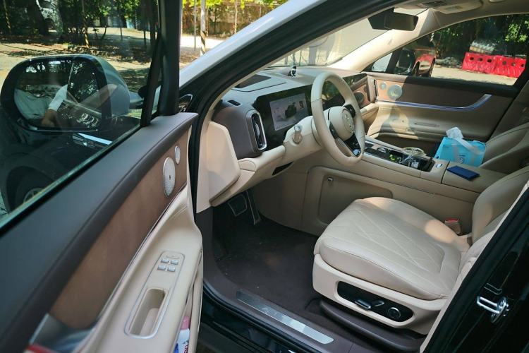 Used Hima AITO M9 2024 Range-Extended Ultra Version 42 kWh 6-Seater Model Driver Seat