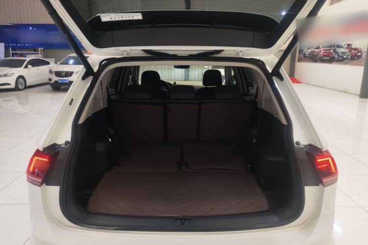 Used Volkswagen Tiguan L 2021 380TSI Automatic All-Wheel Drive R-Line Comfort Plus 7-Seater Trunk