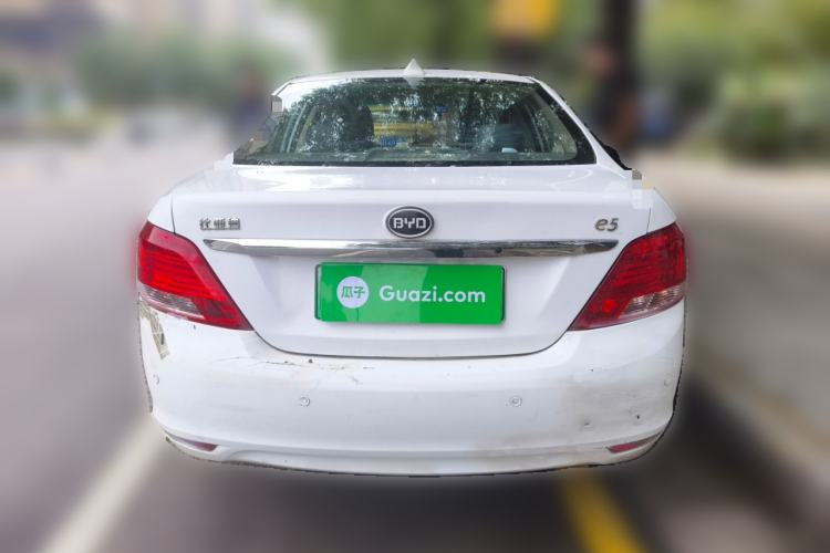 Used BYD e5 2018 450 Smart Connect Enjoyment Version
