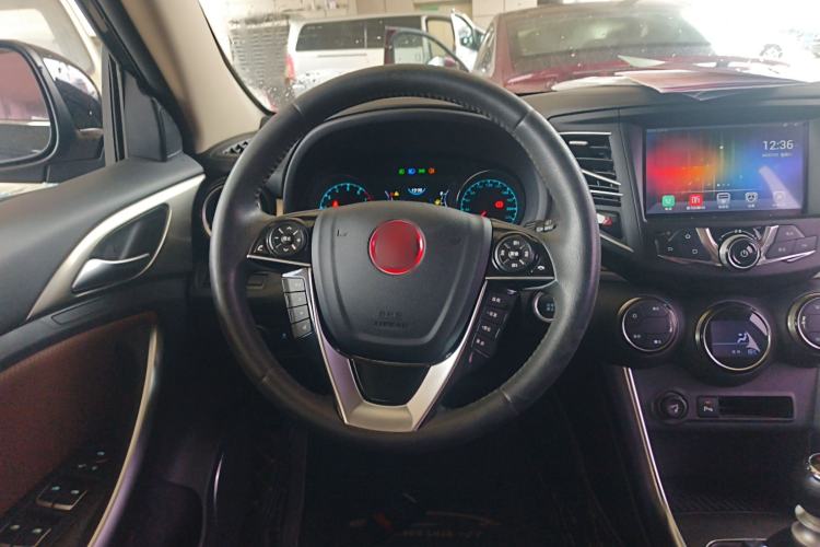 Used BYD Song 2017 Gaishi Upgrade Edition 1.5TI Manual Elite Model Steering Wheel