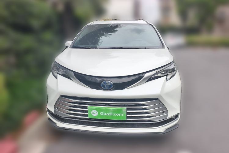 Used Toyota SIENNA 2023 2.5L Hybrid Platinum Edition Front