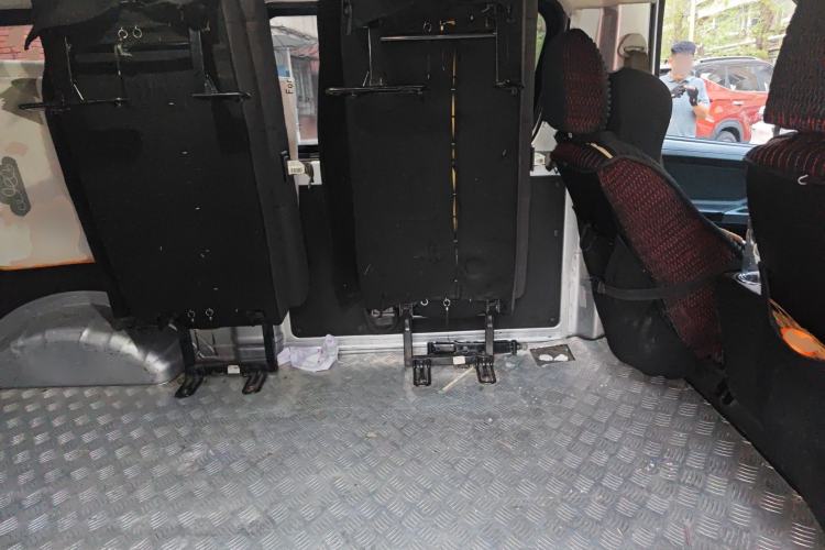 Used CHANGAN KAICHENG Ruixing M60 2023 1.5L GDI Comfort-Class Passenger Vehicle 6/7 Seats Left Rear Seat