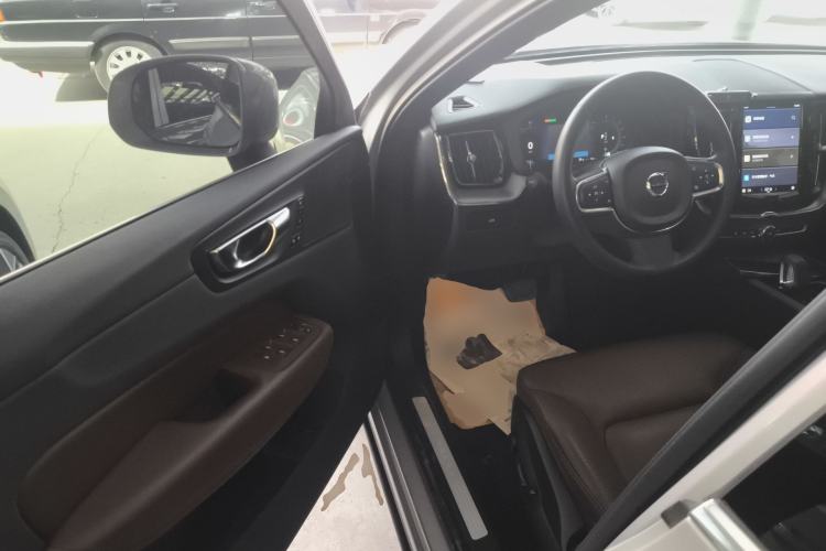 Used Volvo XC60 2023 B5 4x4 Smart Luxury Edition Driver Seat