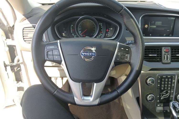 Used Volvo V40 2015 1.6T Zhiya Edition
