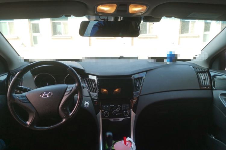 Used Hyundai Sonata 2014 2.4L Automatic Luxury Version China IV Standard Center Console