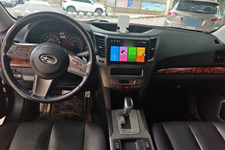 Used Subaru Outback 2011 2.5i Luxury Navigation Edition Center Console