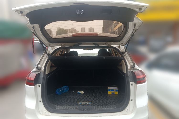 Used Geely Auto Emgrand X7 Sport 2018 1.8TD Automatic Two-Wheel Drive ZhiZun Model with 4G Connectivity
