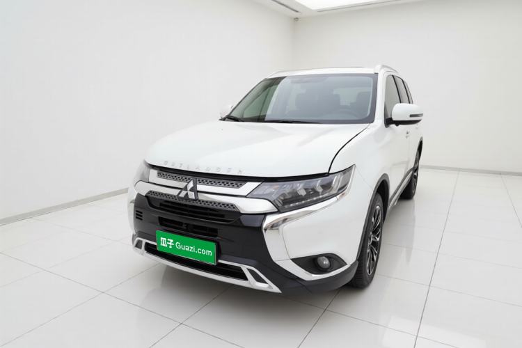 Used Mitsubishi Outlander 2019 2.4L 4x4 Zhi Xiang Edition 5 Seats China V Emission Standard